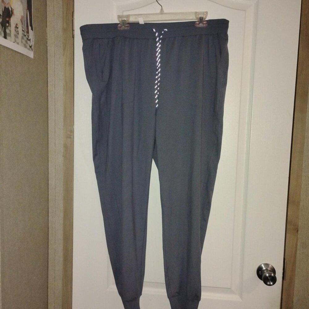 Size XXL Women's Grey Zella joggers. Brand new with tags